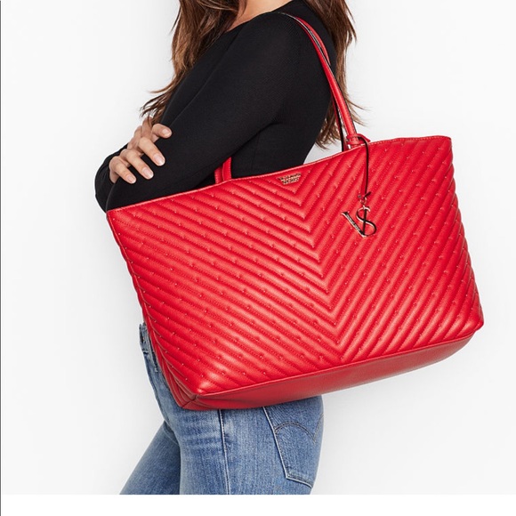 COPY - Victoria’s Secret Studded V Quilt Everythi… - Picture 2 of 4